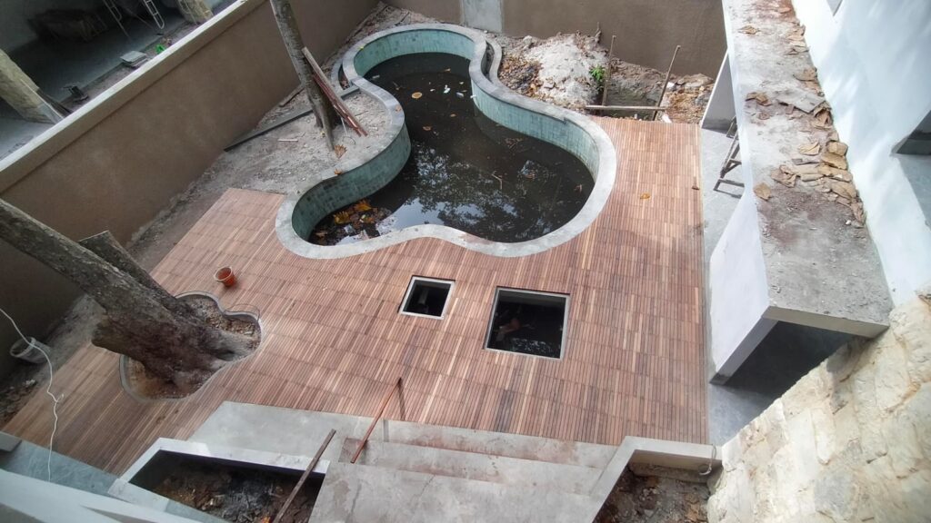 Pekerjaan decking kayu proyek Pulau Seribu oleh Karunia Wood