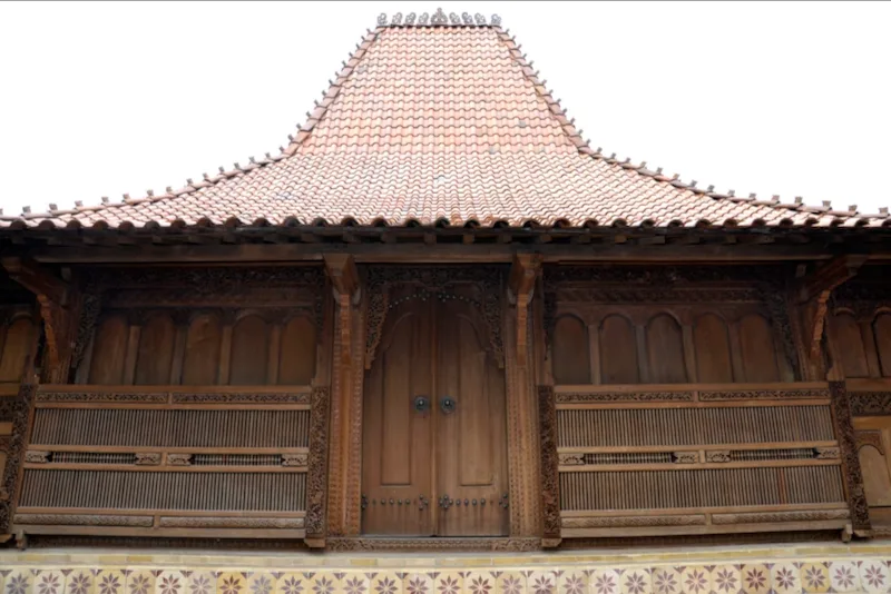 Rumah kayu dengan atap sirap untuk villa dan resort